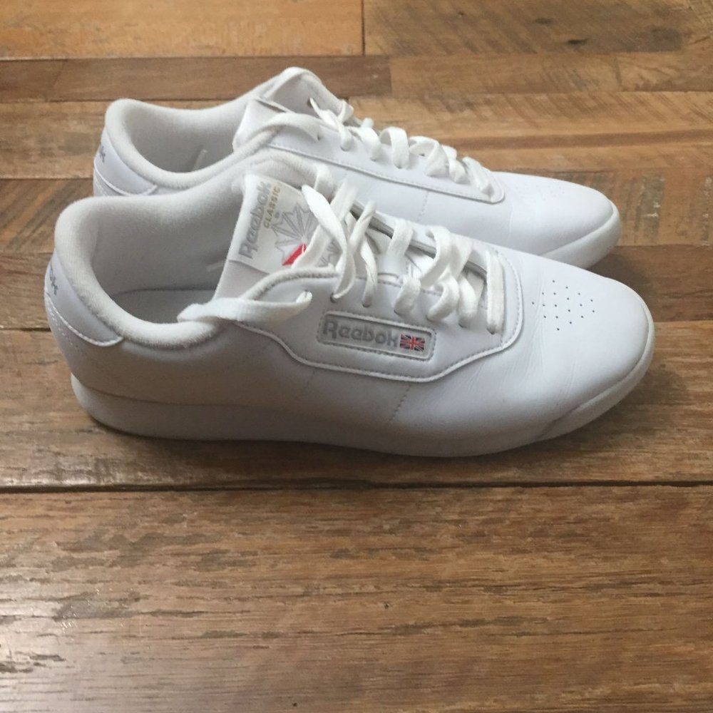 Womens Reebok Classics size 9 sneakers tennis shoes
